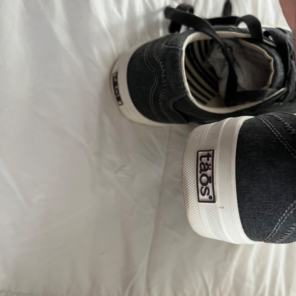 TAOS LADIES PLIM SOUL charcoal sneakers size 8.5 - Picture 2 of 4